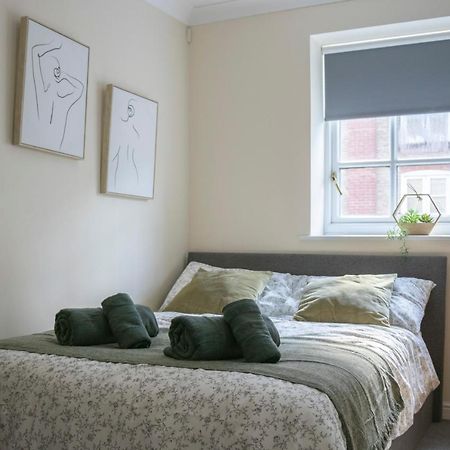 Lovely 3-Bedroom Apartment In Colchester Exterior photo